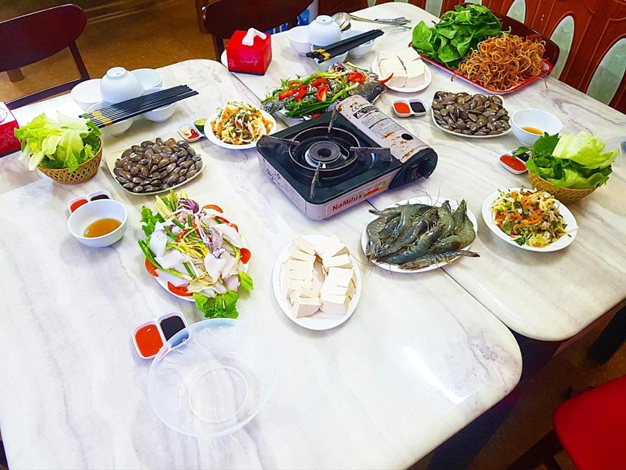 Nhà Nghỉ Việt Khanh Ha Long Esterno foto